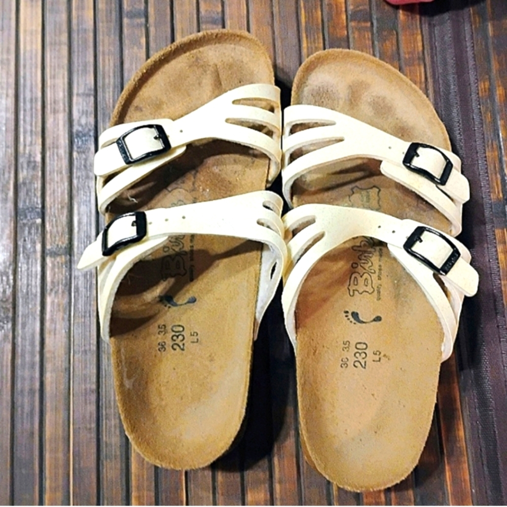 BIRKENSTOCK White Sandals with Adjustable Buckles and Contoured Footbed